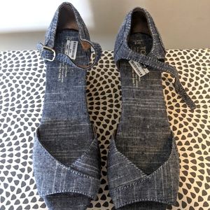 Toms size 8 wedges